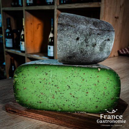 738 738 gouda farmarska se zelenym pestem
